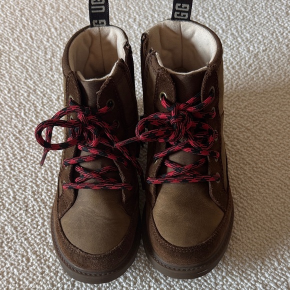 Boys’ UGG Waterproof Robley Boot 🥾 - Picture 1 of 5